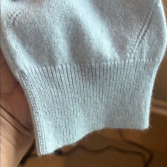 Neiman Marcus  100% Cashmere Button Down Cardigan Crewneck Sweater Light Blue XL - Picture 4 of 9